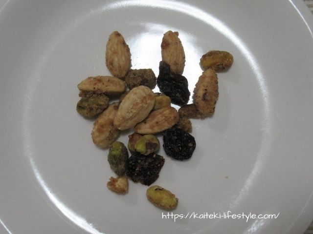 サハレ　ザクロ風味ピスタチオ (1)